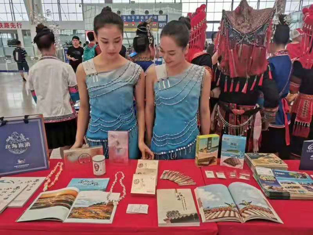 搭乘首發(fā)高鐵，海真珠珍珠粉抵達東方明珠